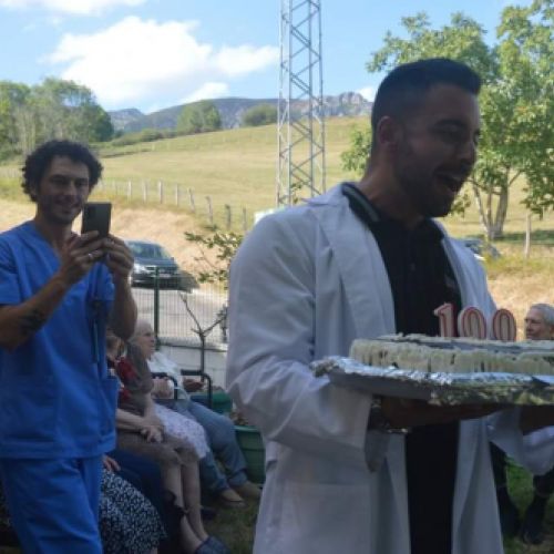 Cumpleaños en centro de mayores Asturias